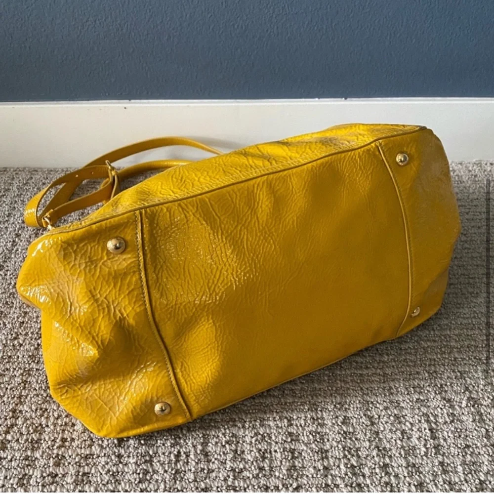 *SOLD* PRADA patent leather Naplak tote. - Picture 3 of 12